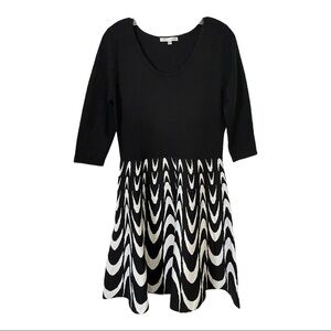 Sandra‎ Darren Black White Wavy Pattern Fit & Flare A-Line Knit Sweater Dress L